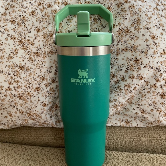 Stanley 30 OZ IceFlip Straw Tumbler *Green - Picture 3 of 3